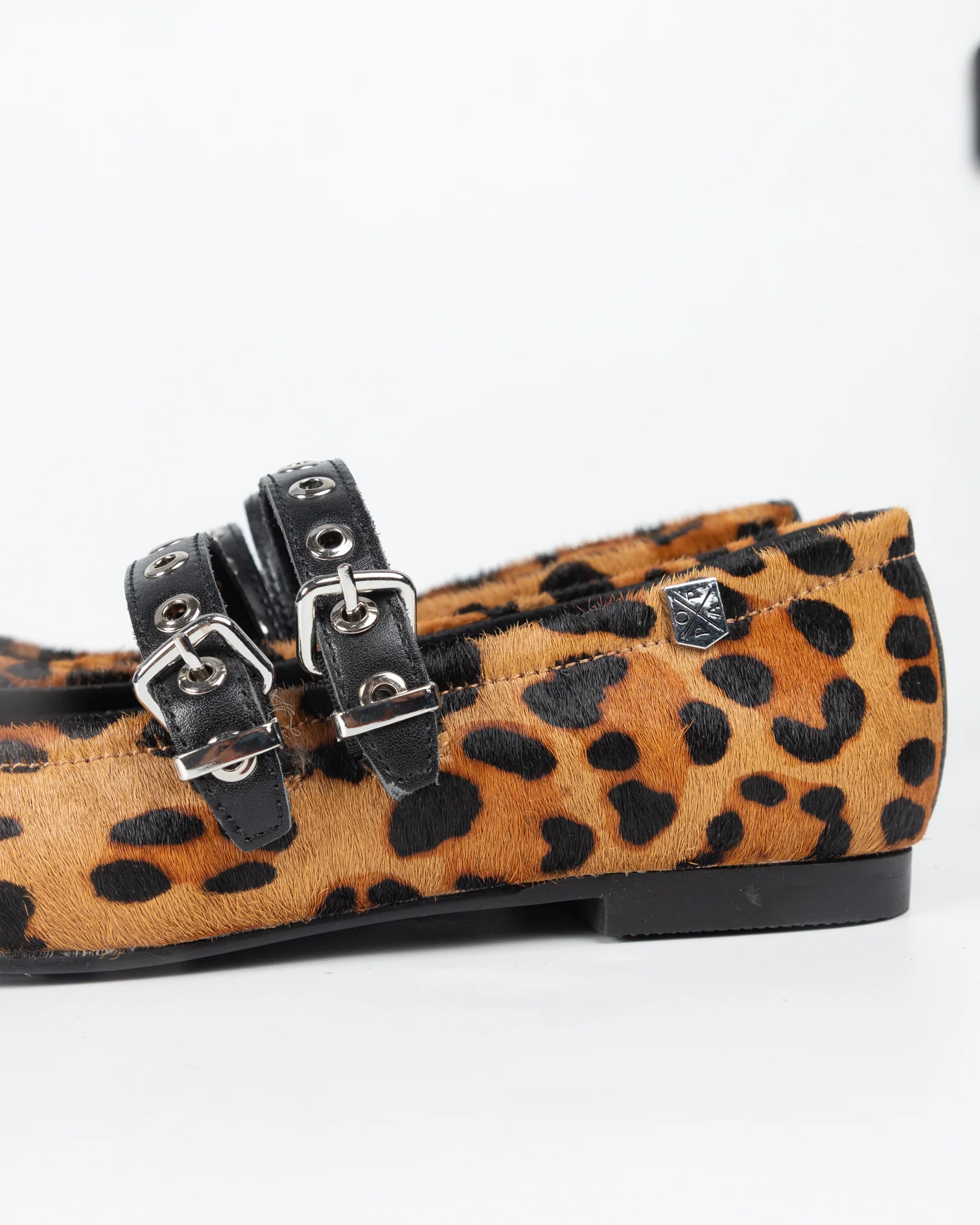 Bailarina de Leopardo Tachuelas Estrella - Image 3