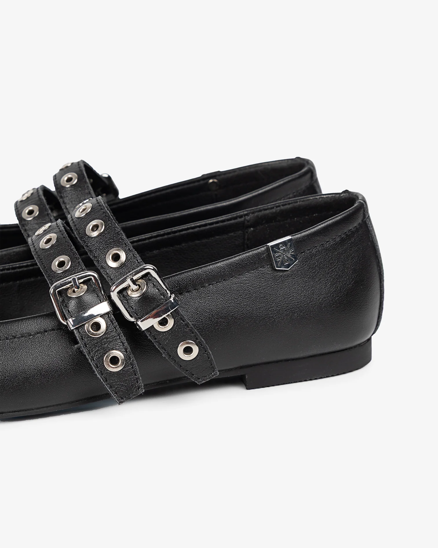 Bailarina de Piel Negra con Tachuelas Estrella - Image 5