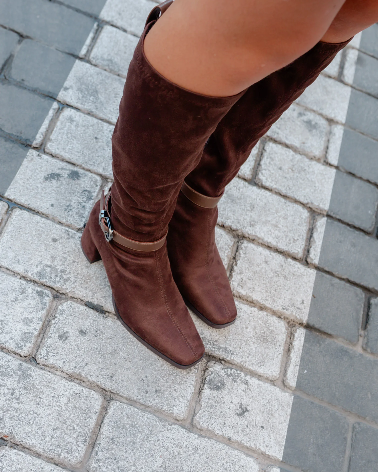 Bota Alta de Antelina Marrón Flare - Image 9