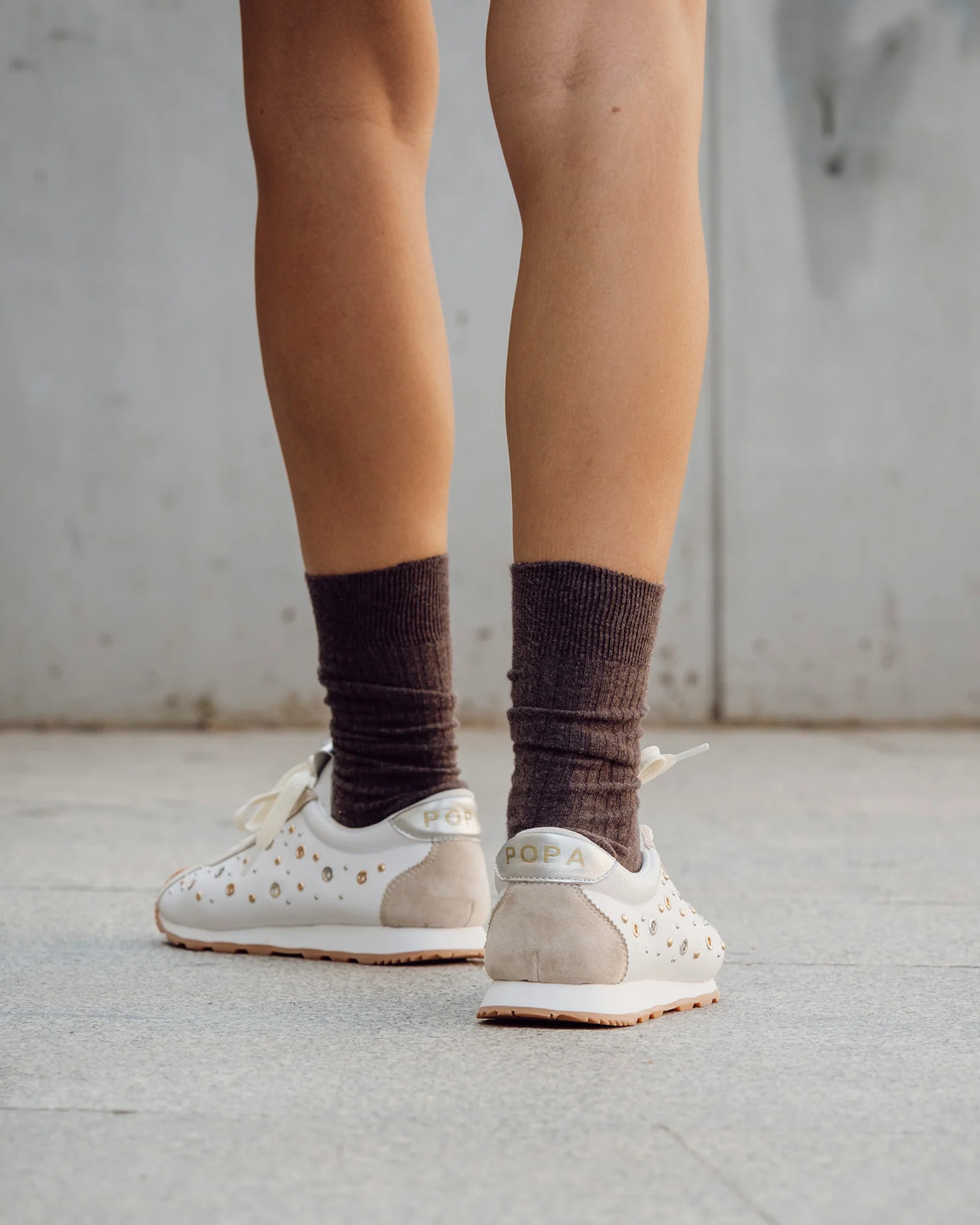 Zapatilla Inara Tachuelas Blanco - Image 7