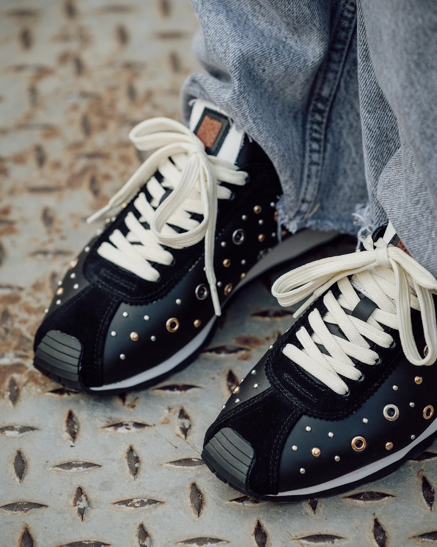 Zapatilla Inara Tachuelas Negro - Image 3